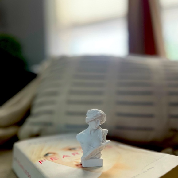 BUNDLE: 📚 Book . Mini Greek Bust Statue + Handmade bookmark - Picture 4 of 12